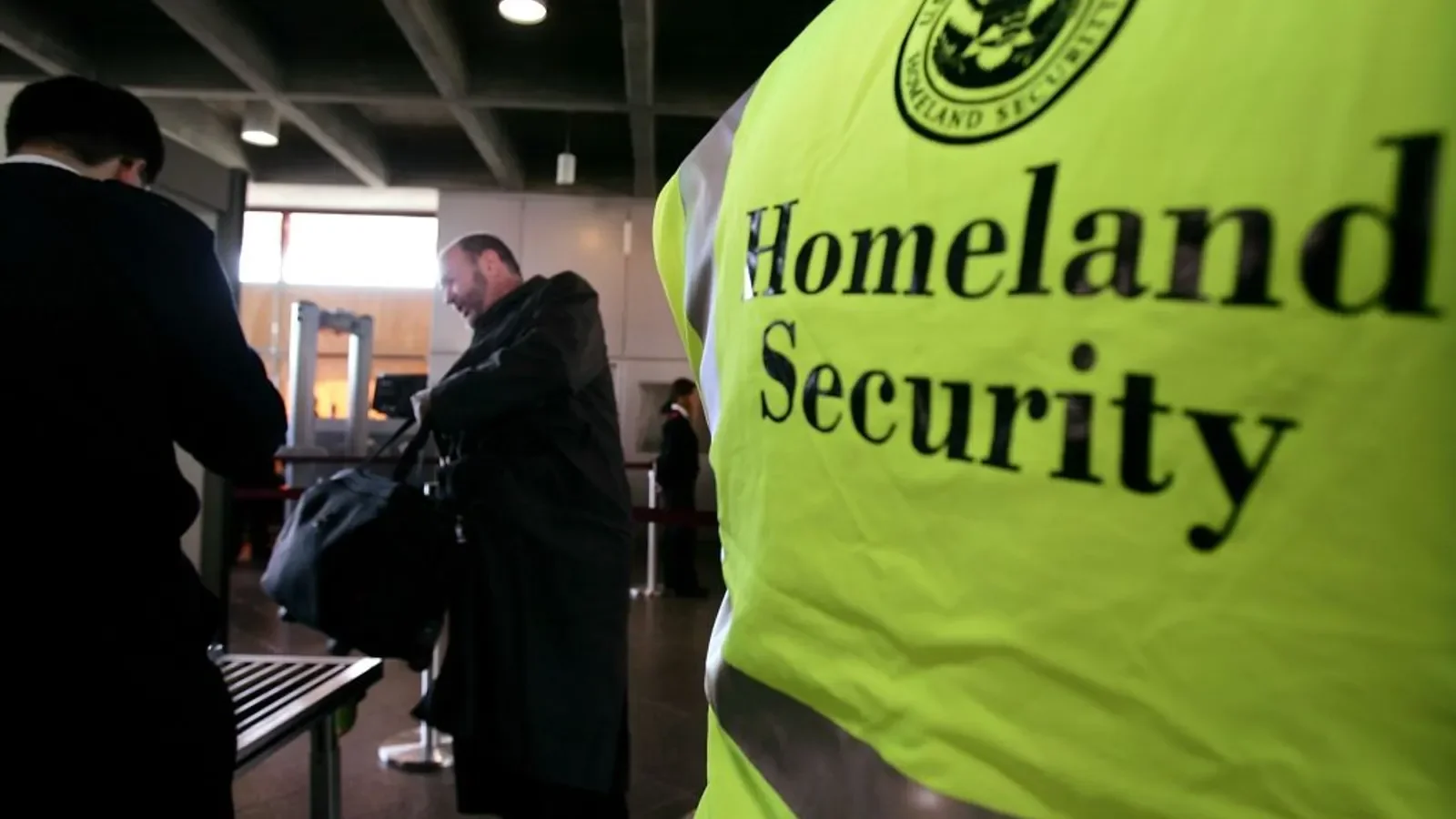 DHS Moves to Eliminate 60-Day Grace Period for H-1B Visa Holders, Citing Burdens